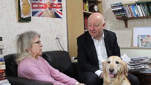 Steve speaking to a pensioner