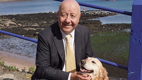 Steve Darling MP with his guide dog, Jennie